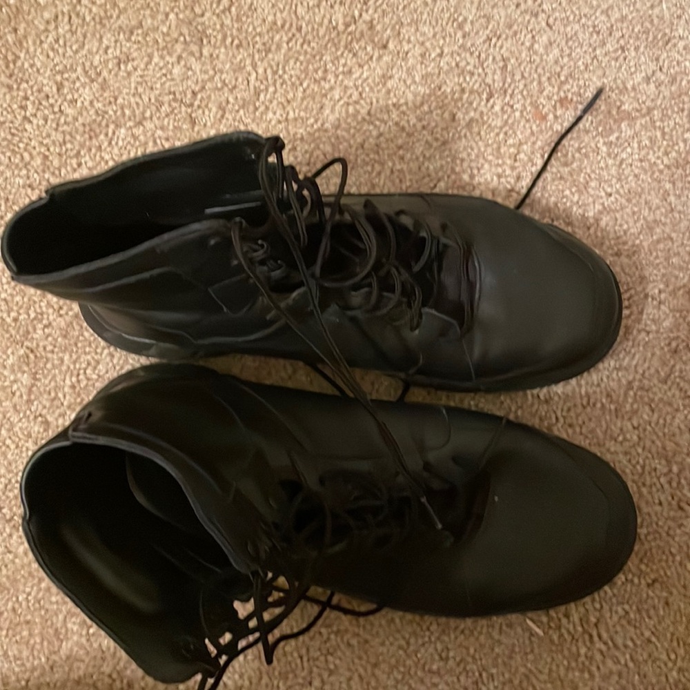 Black Oakley tactical boots Size 10 only worn a few times to small